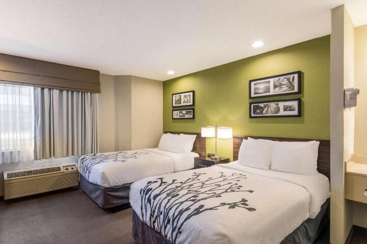 Double Bed Accessible (5 of 15)