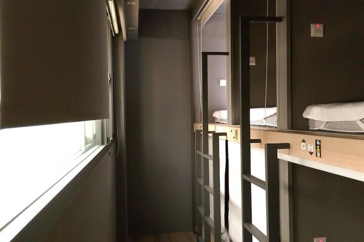 Room 11 of 60