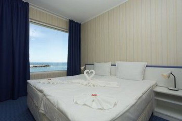 Room 9 of 37