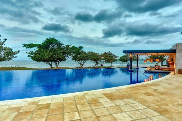 Pool 11 of 21