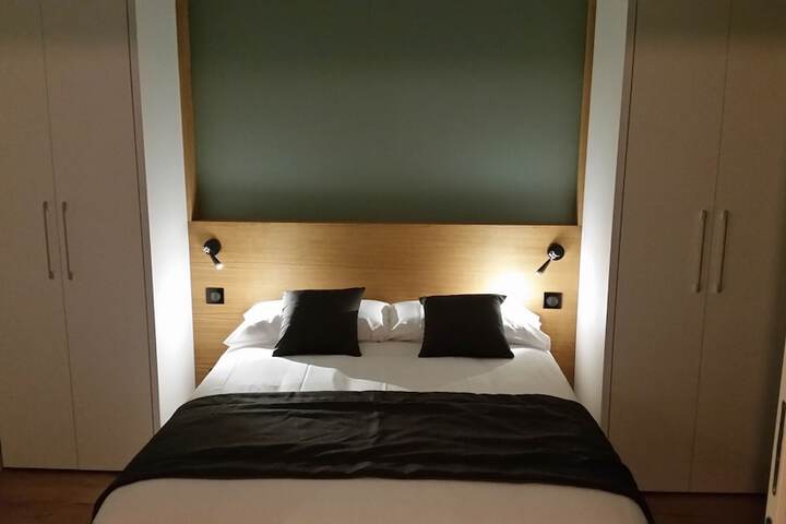 Room 2 of 33