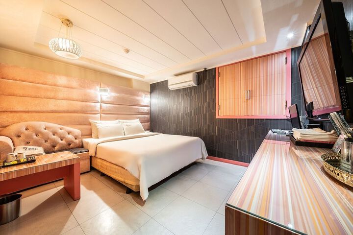 Room 21 of 92