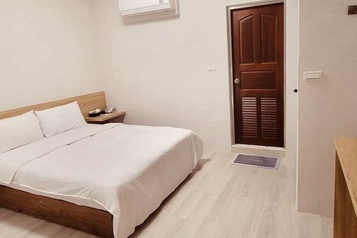 Room 10 of 38