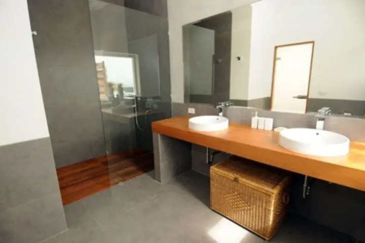 Clean Restrooms