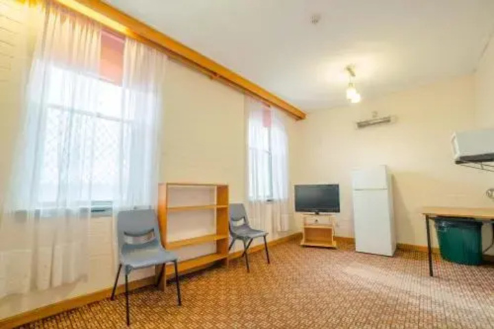 Room 11 of 19
