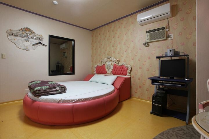 Room 56 of 79