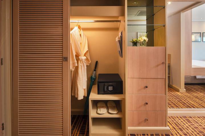 Room 41 of 277