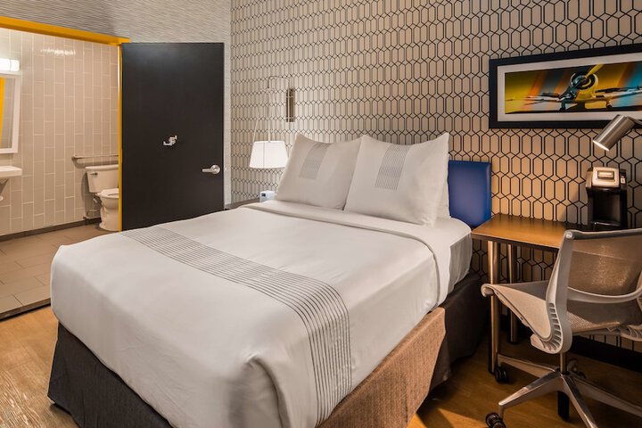 Room 13 of 21