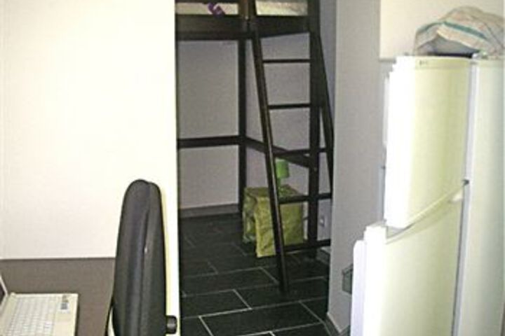 Room 25 of 37