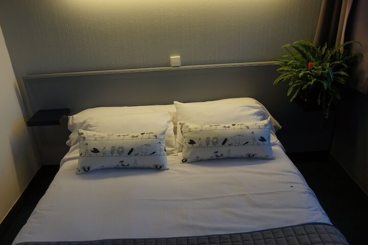 Room 11 of 30