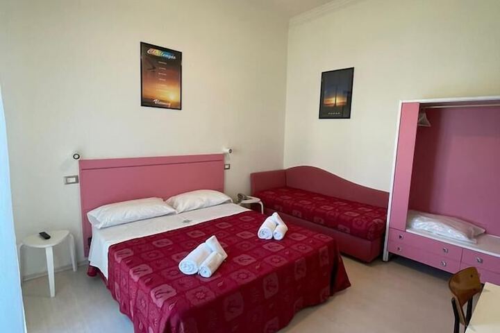 Room 5 of 36