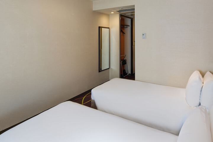 Room 15 of 145