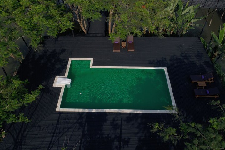 Pool 13 of 33