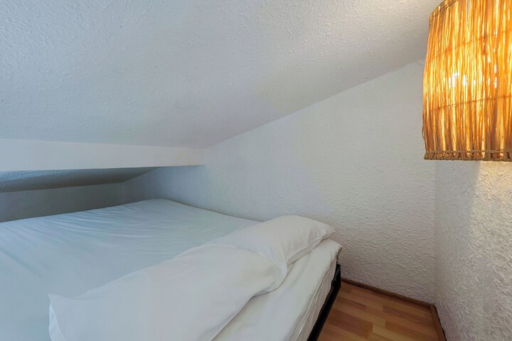 Room 20 of 143