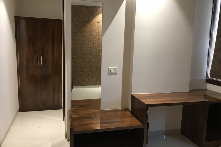 Room 9 of 60