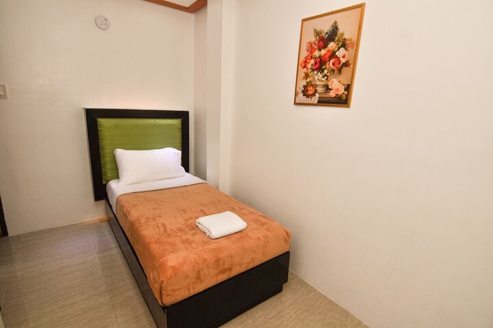 Room 4 of 35