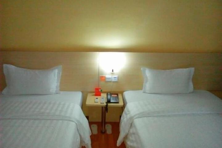 Room 4 of 6