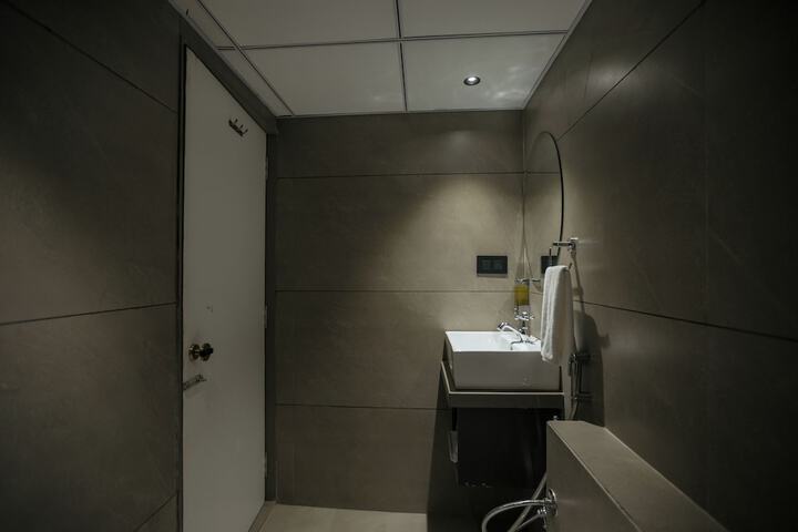 Room 19 of 34