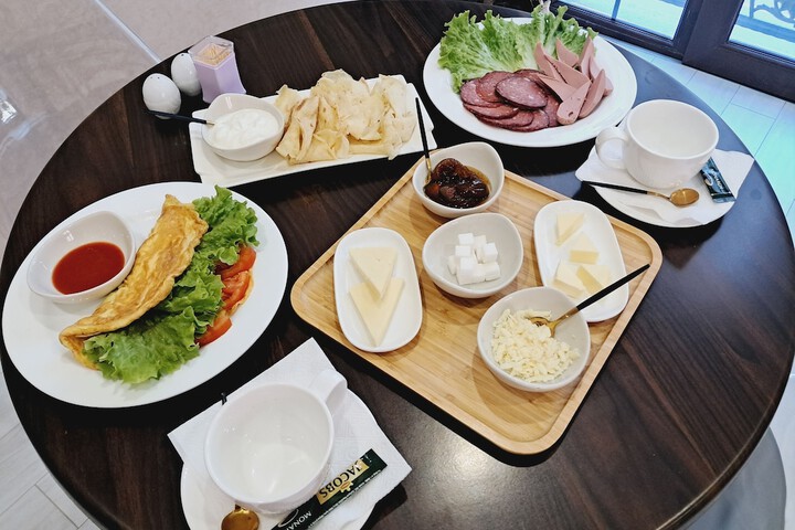 Breakfast/Coffee Service 9 of 11