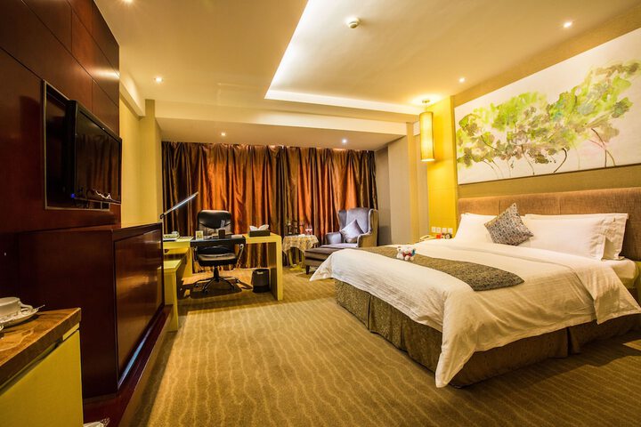 Room 4 of 19