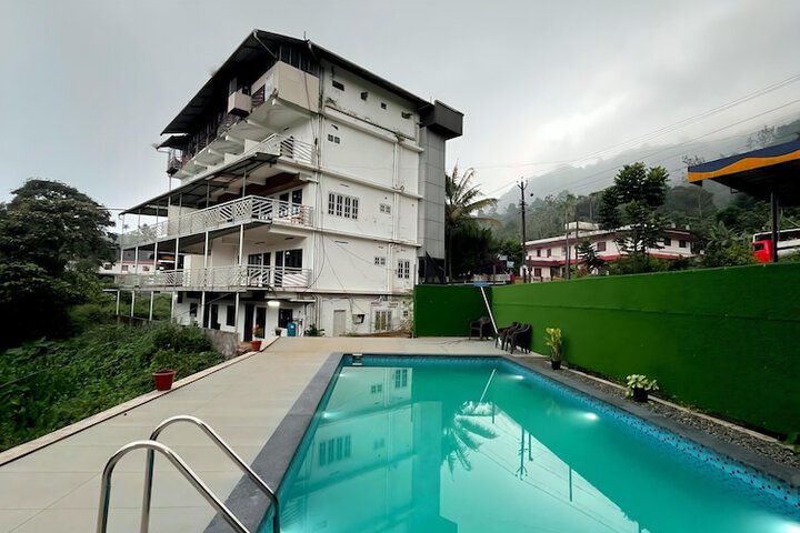 Pool 11 of 21