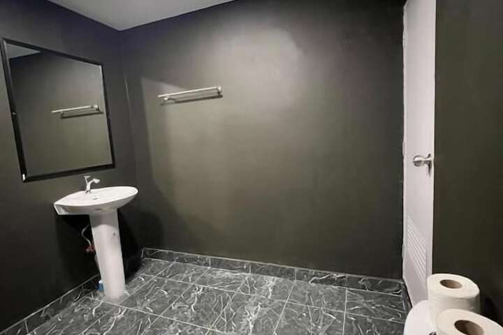 Room 21 of 27