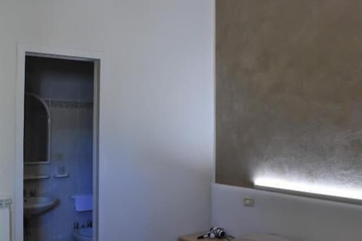 Room 8 of 19