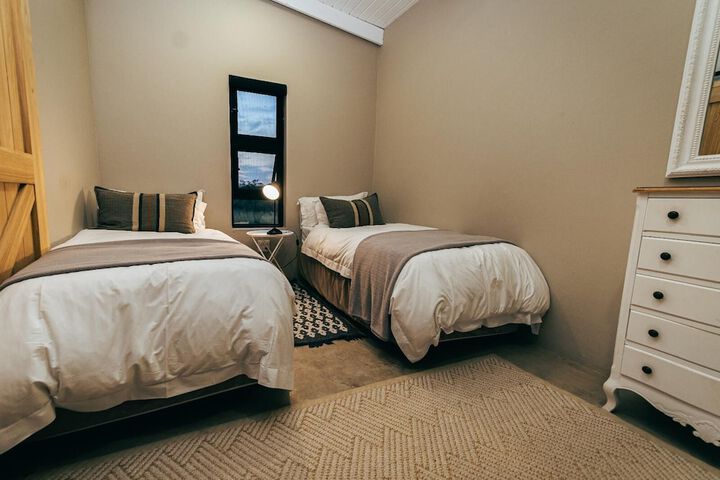 Room 32 of 242