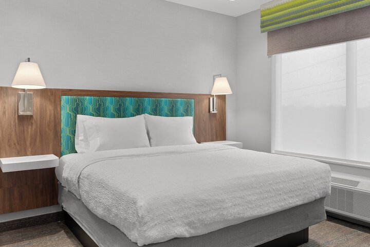 1 King Bed (9 of 13)