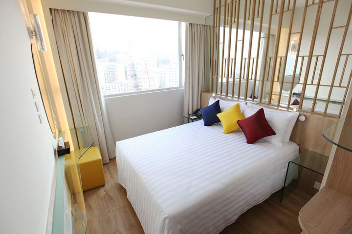 Room 10 of 37