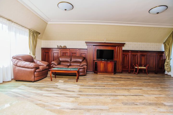 Room 42 of 97