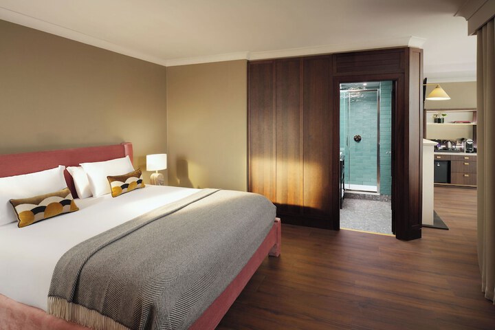 Room 21 of 43