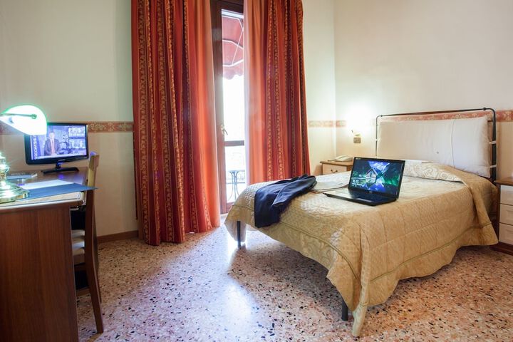 Room 43 of 46