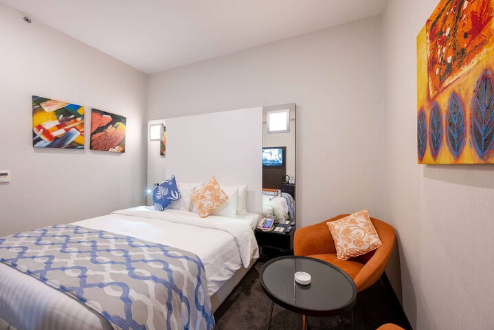 Room 18 of 74