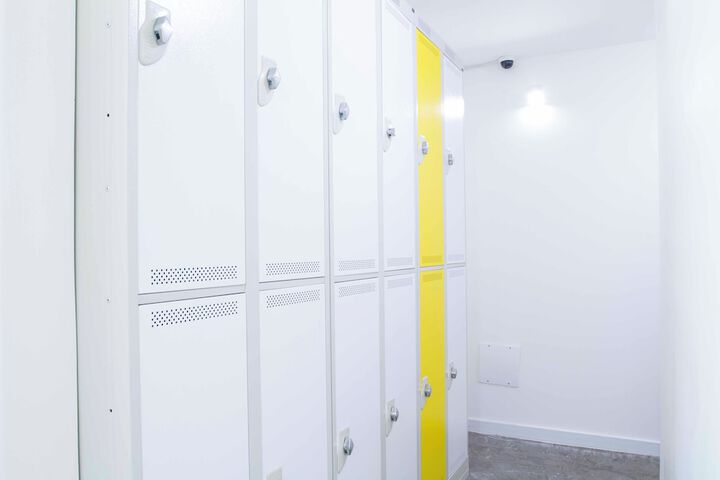 Room 32 of 43