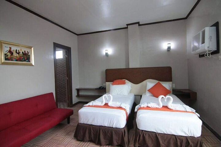 Room 8 of 35