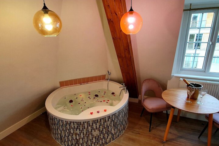Room 14 of 25