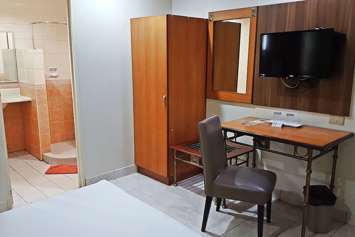 Room 15 of 69