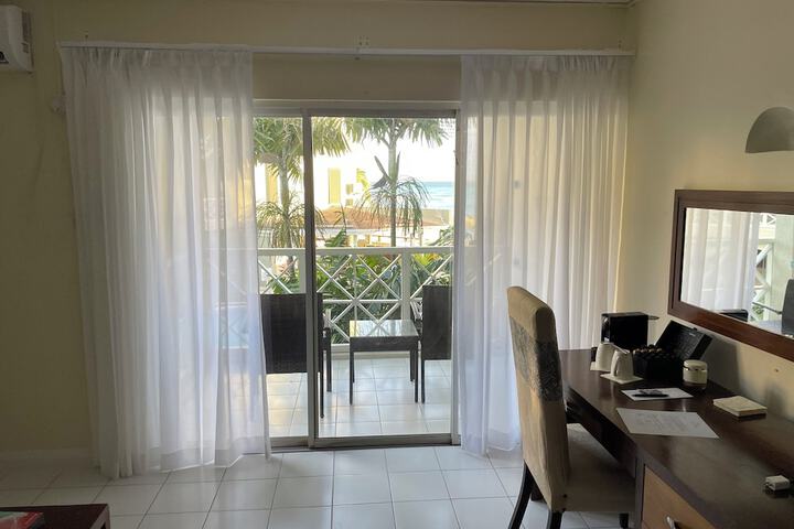 Room 21 of 204