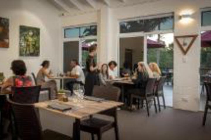Dining 22 of 41