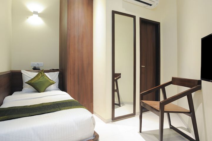Room 6 of 26