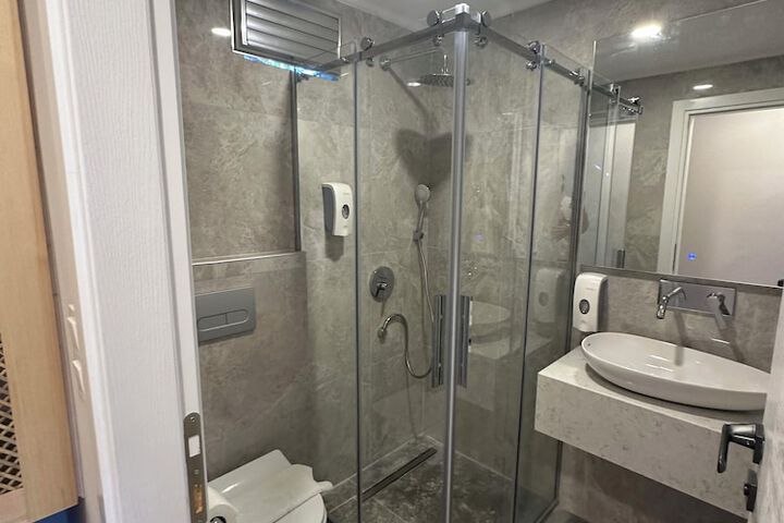 Room 11 of 26