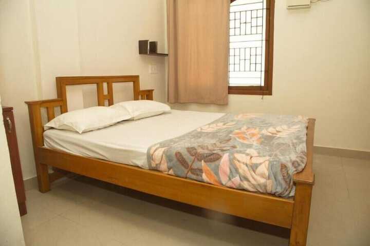 Room 5 of 10