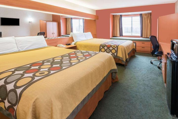 1 Queen Bed (8 of 17)