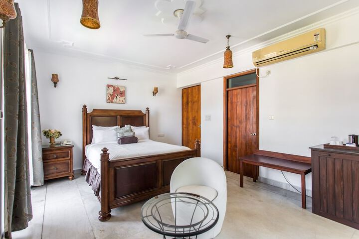 Room 8 of 48
