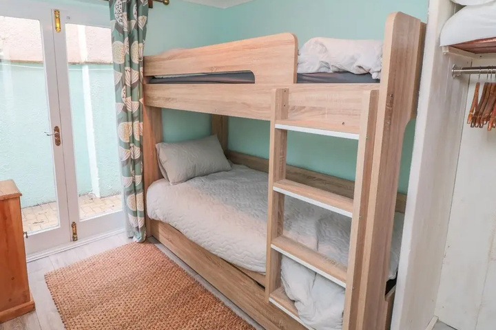 Room 6 of 19