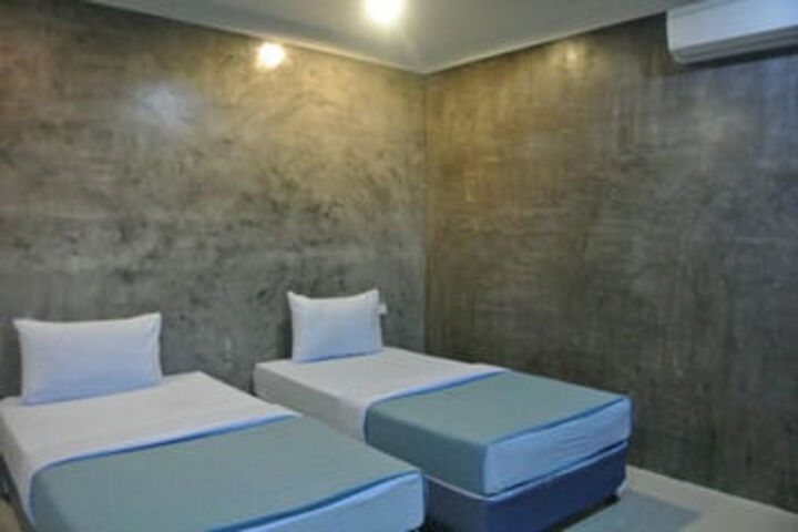 Room 9 of 15