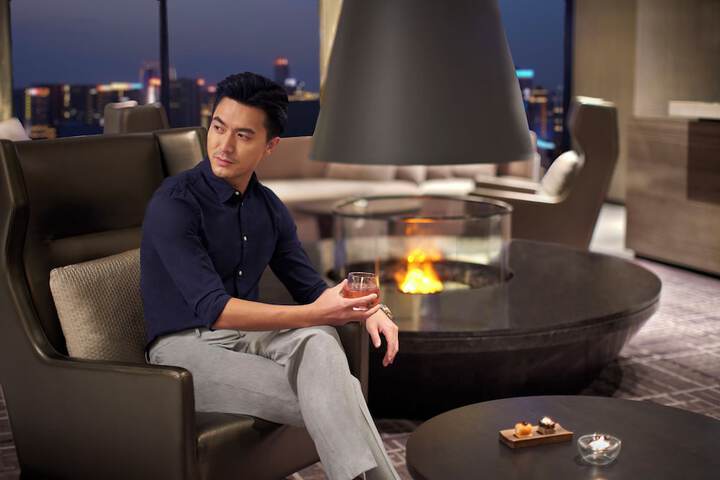 Lounge 95 of 112