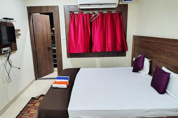 Room 7 of 13