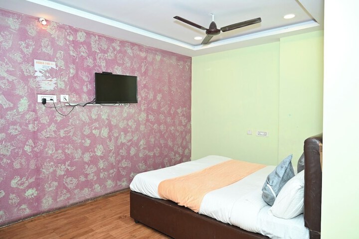 Room 3 of 16